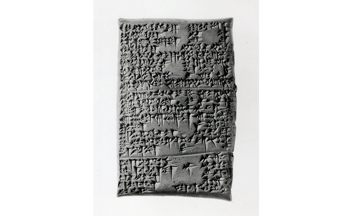 the clay tablet from 1 400BC-1 200BC, with instructions on how to make red glass