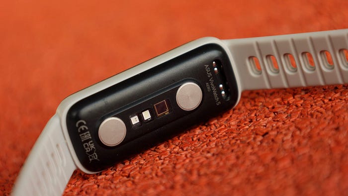 你用你的指尖，指著健康手環 ASUS VivoWatch 5 AERO