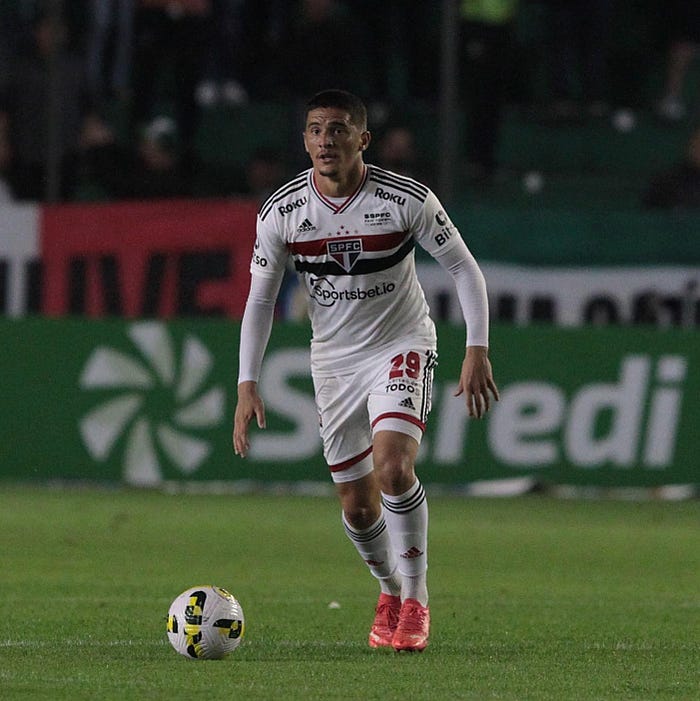 Pablo Maia jogando pelo time profissional do São Paulo