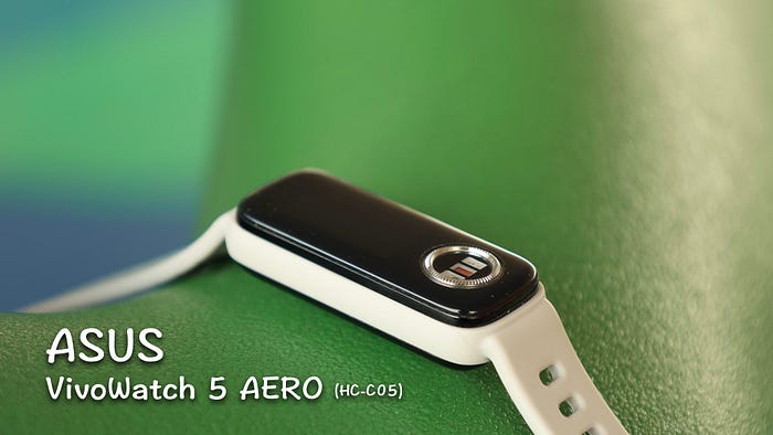 你用你的指尖，指著健康手環 ASUS VivoWatch 5 AERO
