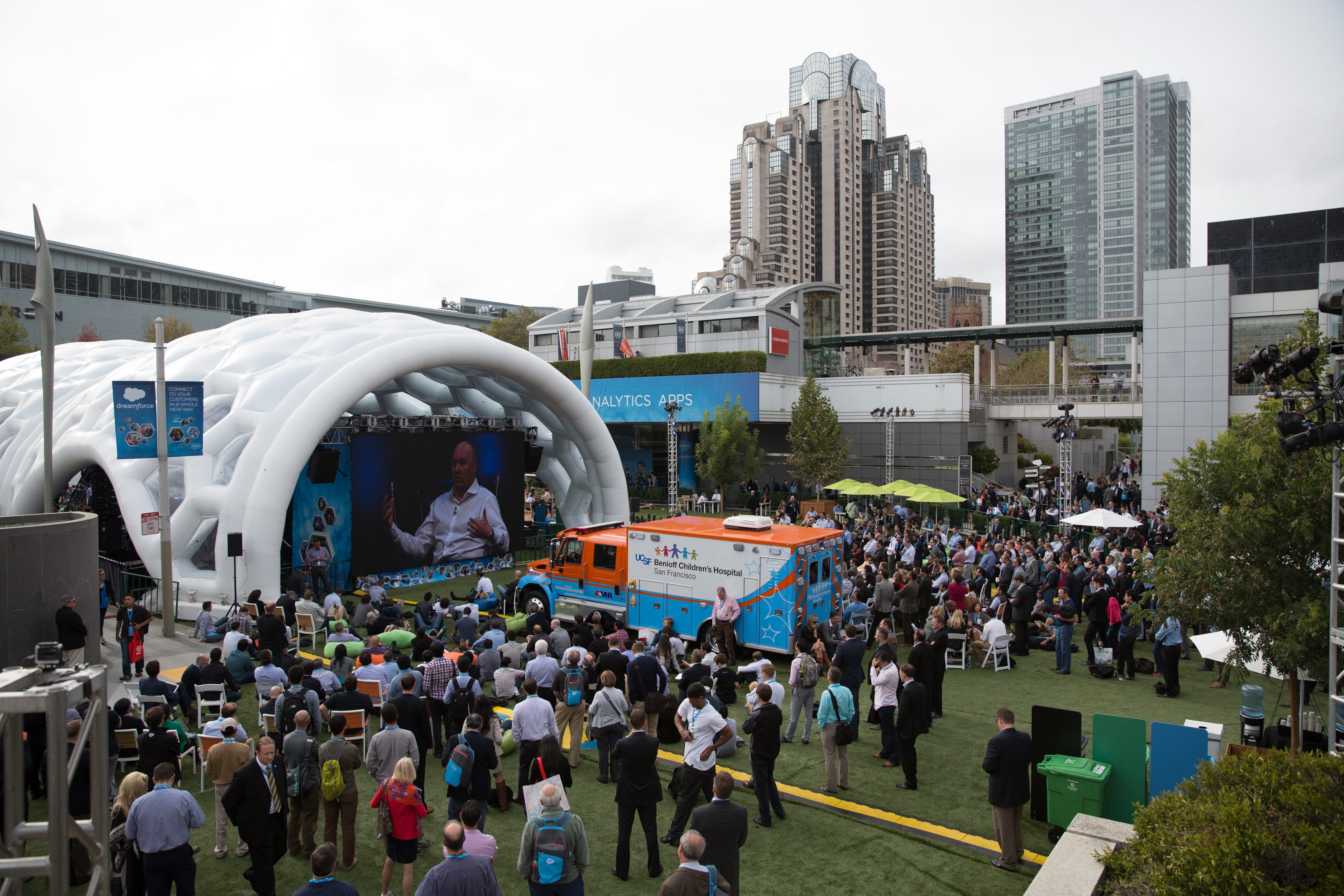 10 Reasons To Attend Dreamforce for the First Time by Salesforce