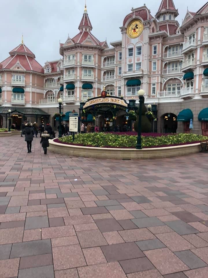 a-trip-to-disneyland-paris-hotspot-travellers-medium