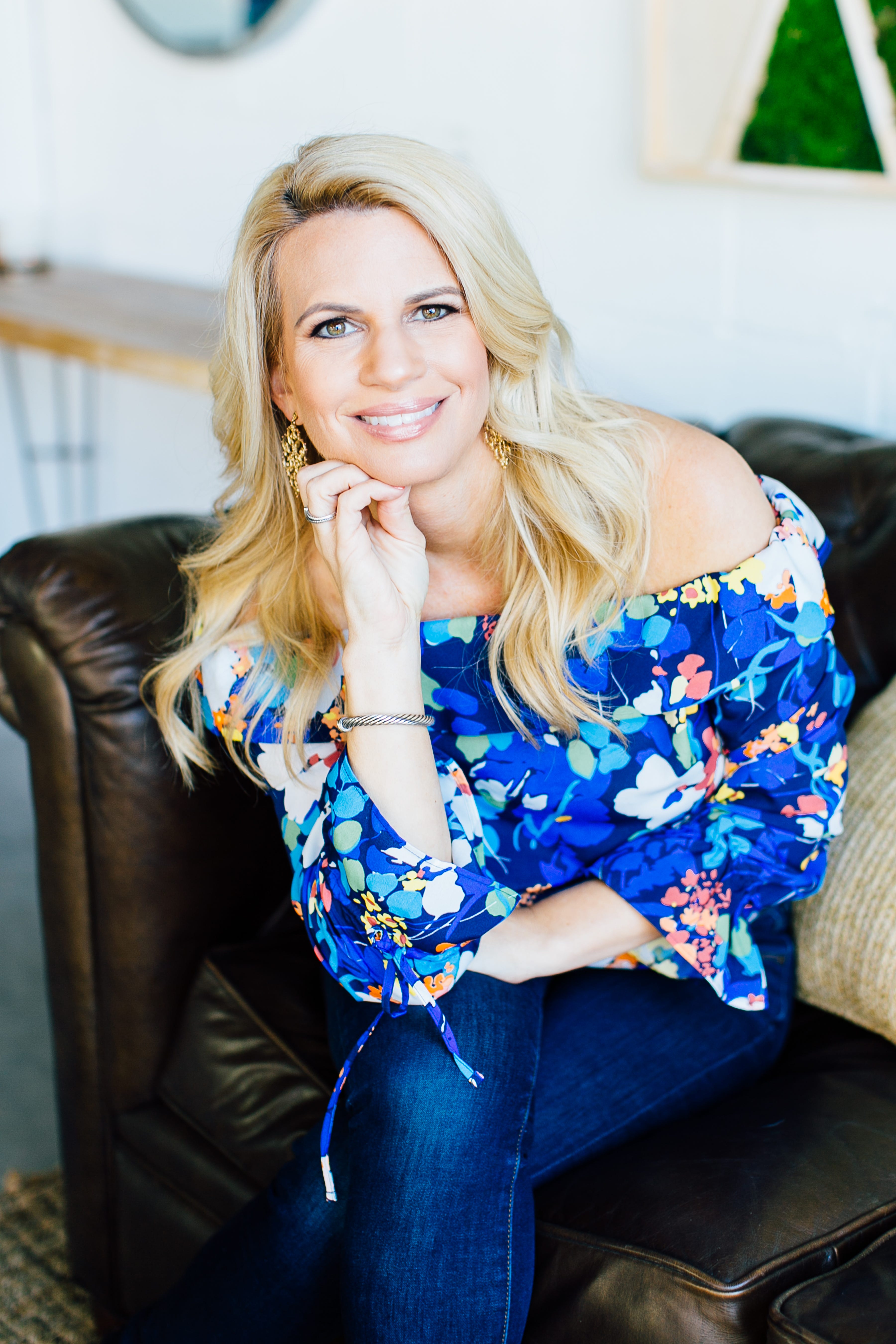 Female Disruptors Alison Maloni Is Bringing New Stories To The World By Erika Ashley Award Winning Success Coach Authority Magazine Medium