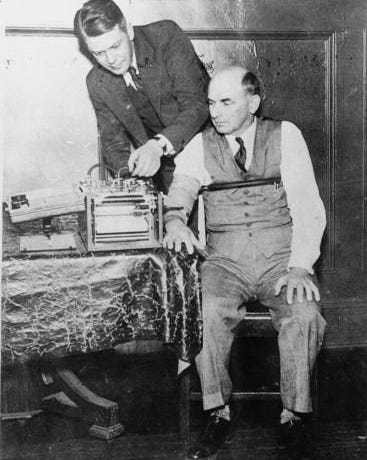 Eliot Ness Pursuit Of The Cleveland Torso Murderer By C S Voll History Of Yesterday