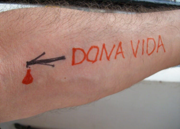 El eterno discurso sobre los tatuajes y las donaciones de sangre. | by Cami  Bogarin Distéfano | Medium
