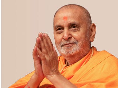 old ipicture of pramukhswami maharaj