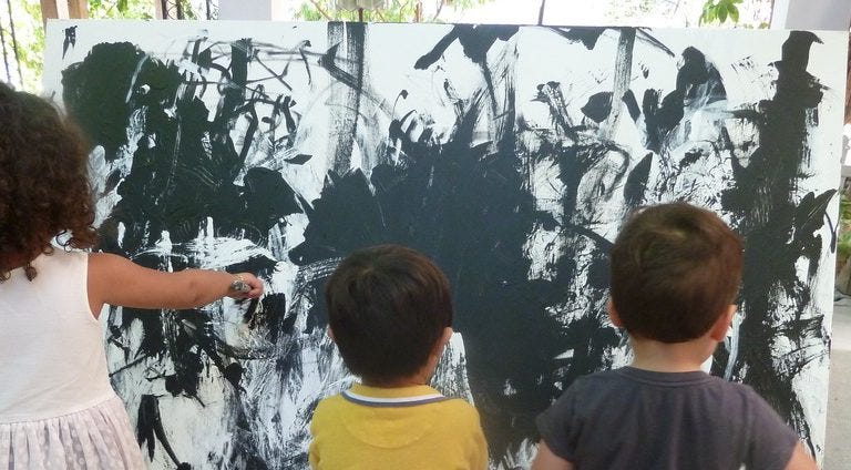 一枚のキャンバスに子供が皆で絵を描くという意味 それは表現力 コミュニケーション能力 協調性 自主性を高めるということ By Mutsumi Paterson Kodomo Edu Medium 一枚のキャンバスに子供が皆で絵を描くという意味 それは表現力 コミュニケーション能力 協調性 自主性を高めるということ By Mutsumi Paterson Kodomo Edu Medium