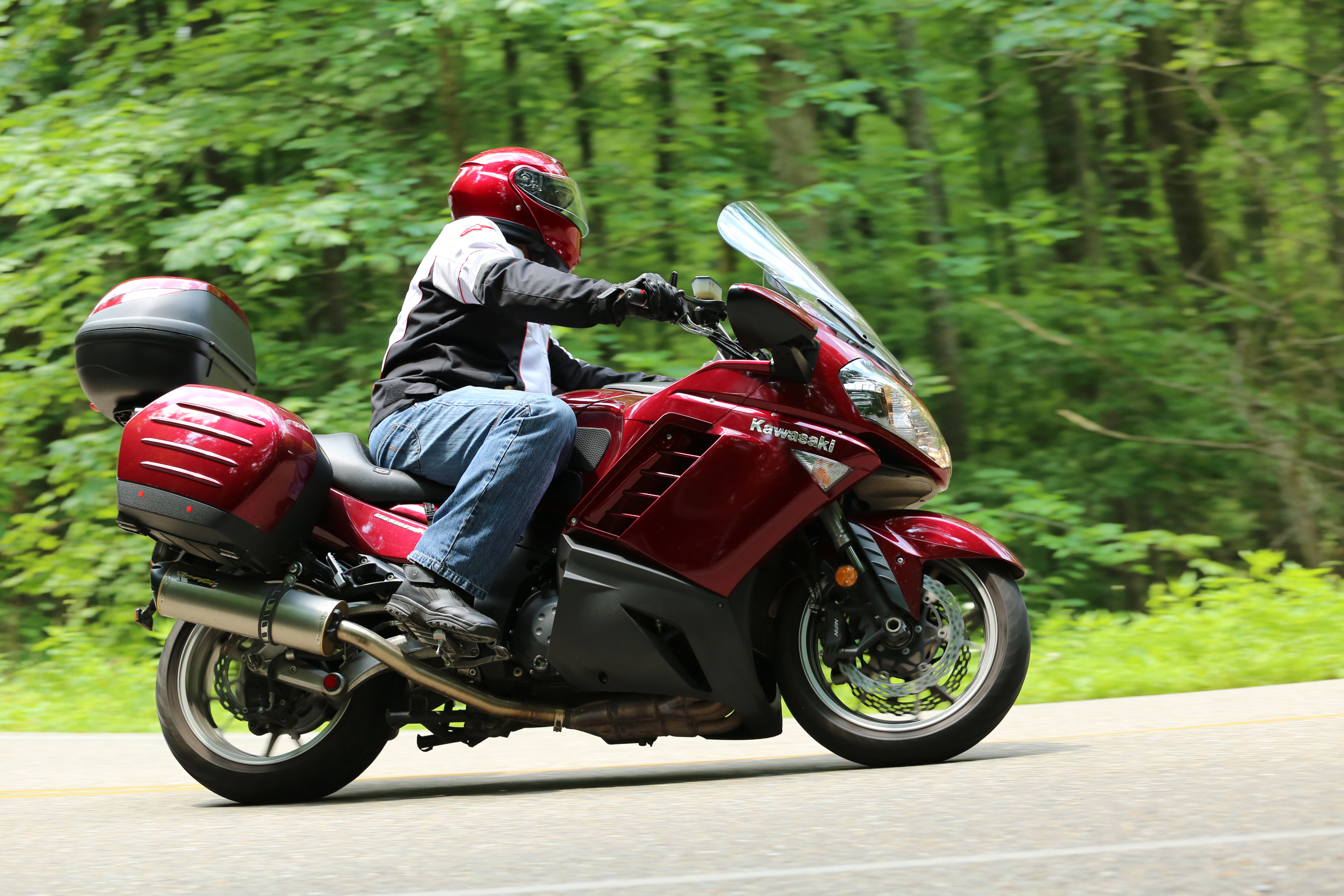 honda goldwing riding the tail of the dragon