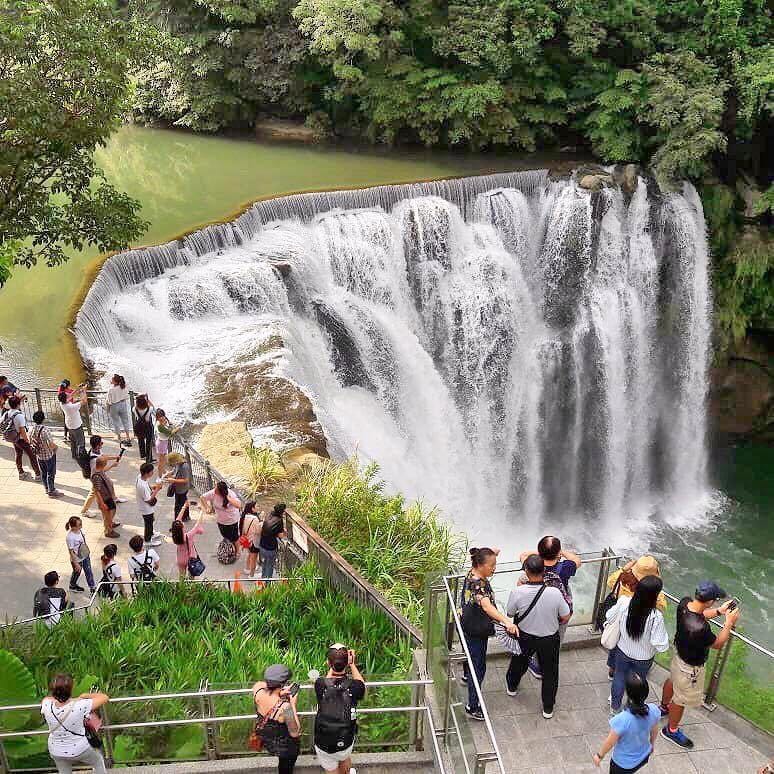 Taiwan The Little Niagara Of Taiwan Shifen Waterfall 十分大瀑布 By Siennylovesdrawing Medium