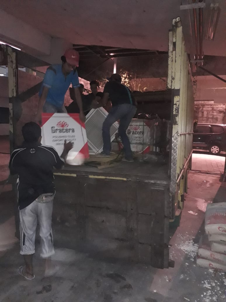 Lantai Keramik Atau Granit Yang Mana Yang Cocok Buatmu
