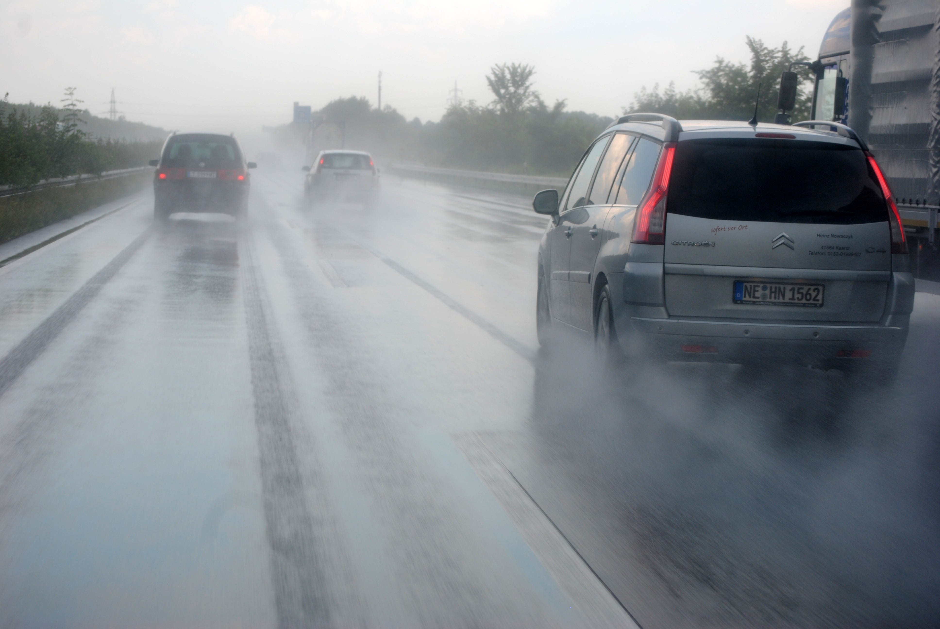 Cars In Rain | autoreportng.com