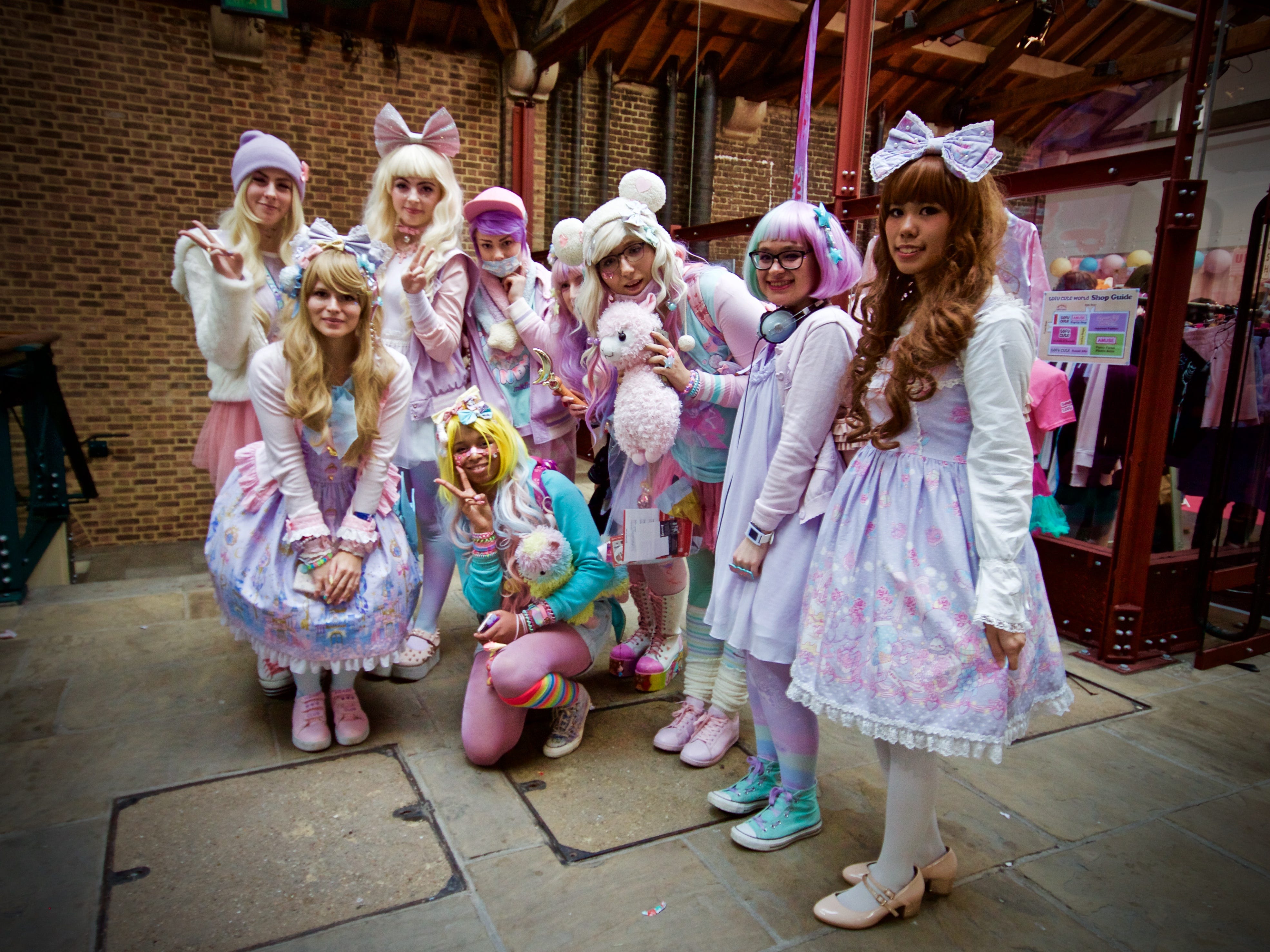 Hyper Japan Christmas Market At Tobacco Dock / Tastingbritain Co Uk