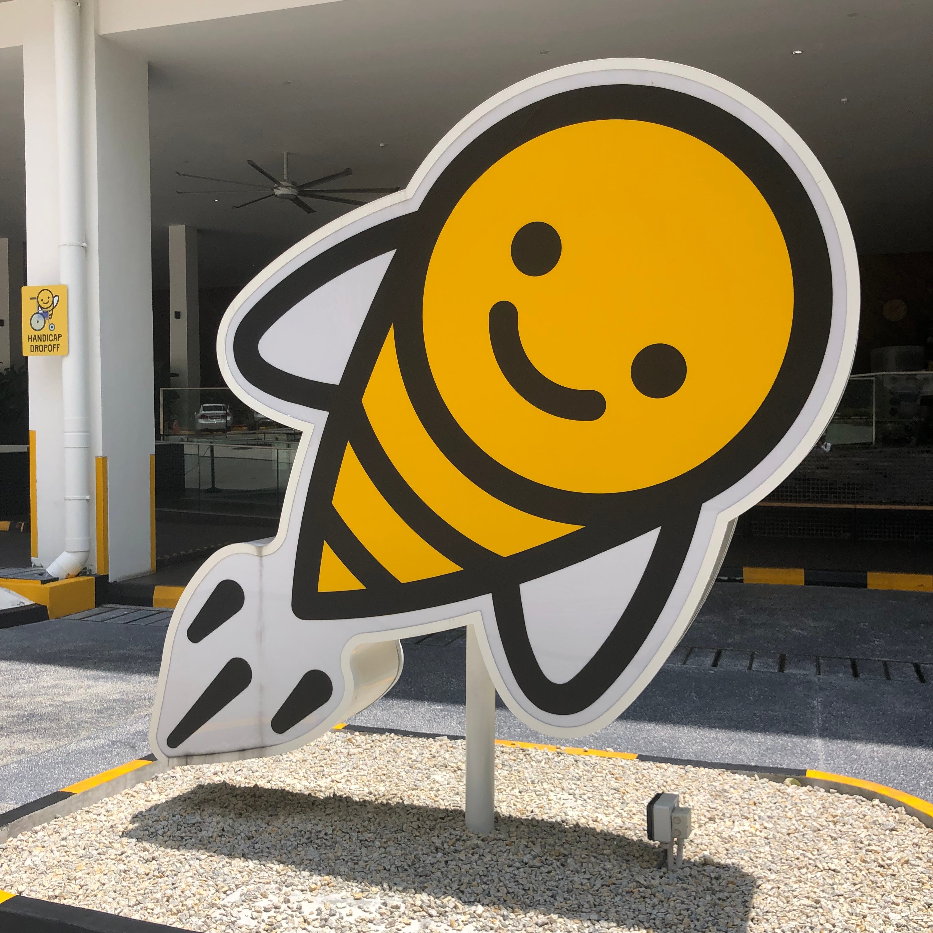 シンガポールで無人レジを体験する 先日シンガポールに行った際に訪れた 無人レジ提供スーパー Habitat 提供 By Taka Inoue Medium