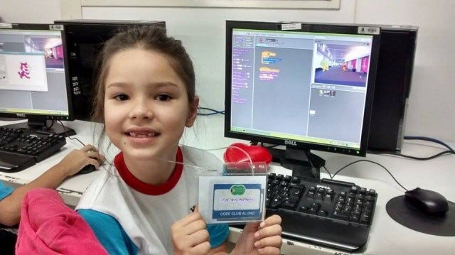 "Fizemos os crachás plastificado para os guris com uma turma de quase 20 alunos"