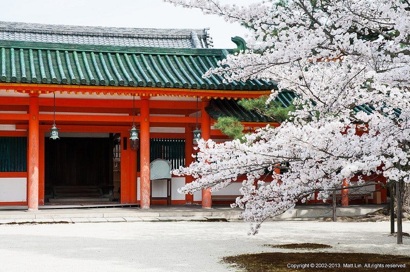 日本 關西 京都 盛開的八重枝垂櫻 平安神宮 京都市立美術館 一路從蹴上鐵道 岡崎疏水道順著道路來到平安神宮前 過個橋就是平安神宮著名的紅色大 By Speedbug 小蟲蝕光誌 日本 關西 京都 盛開的八重枝垂櫻 平安神宮 京都市立美術館 一路從蹴上鐵道 岡崎疏水道順著道路來到平安神宮前 過個橋就是平安神宮著名的紅色大 By Speedbug 小蟲蝕光誌