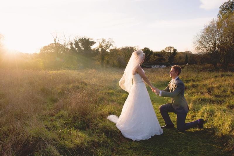 5 Best Wedding Photo Poses And Ideas You Should Know