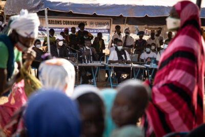 Outside broadcast of «Let’s talk Coronavirus» recorded by Studio Yafa at an IDP camp in Kaya, Burkina Faso, 18/12/20. © Olympia de Maismont / Fondation Hirondelle