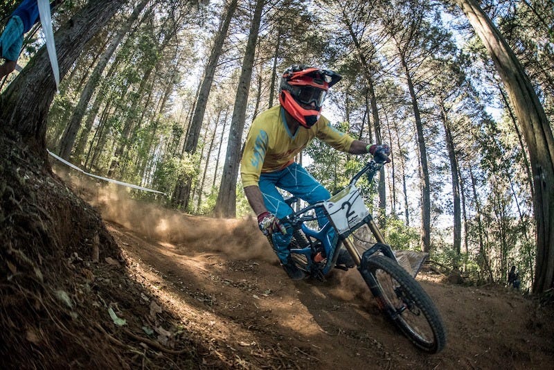 uci downhill live