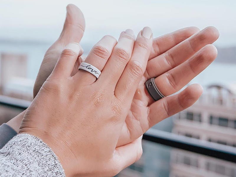 Why Silicone Wedding Bands Are a Good Choice for Those Who Frequent the Gym