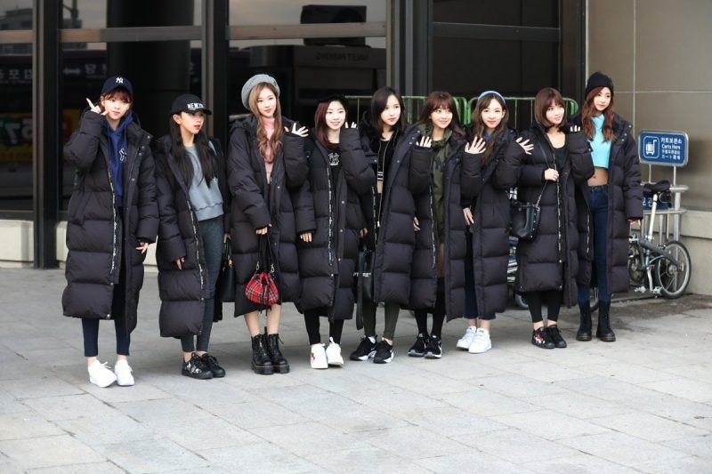 超強寒流都不怕 怕冷的妳最需要的 長版羽絨外套 台北的天氣又溼又冷 撐著傘走在街上 一陣寒風吹來快把人凍死了 怕冷的妳需要的是一 By Sunnyday Thread By Zalora 台灣