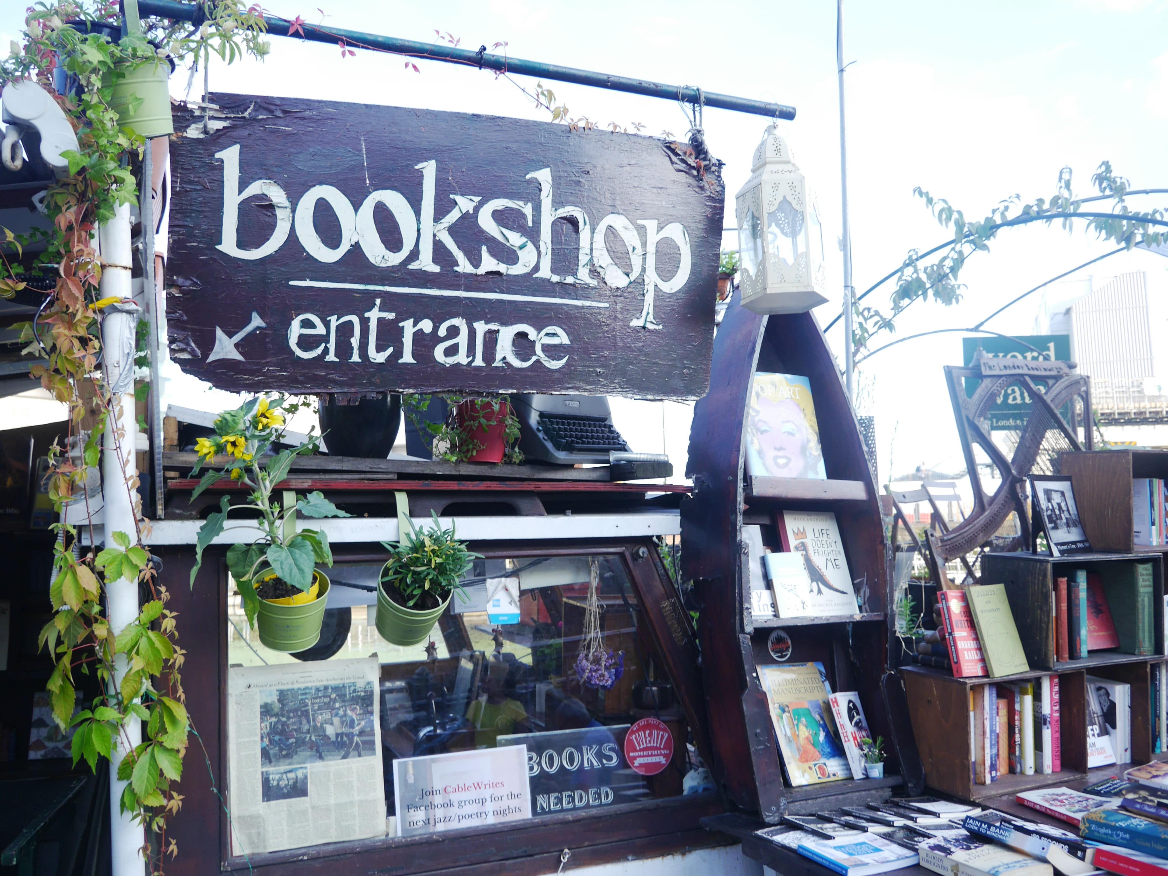 شاعر افغانستانی بعد از هر انفجار روحیه مردم کابل به هم می ریزد