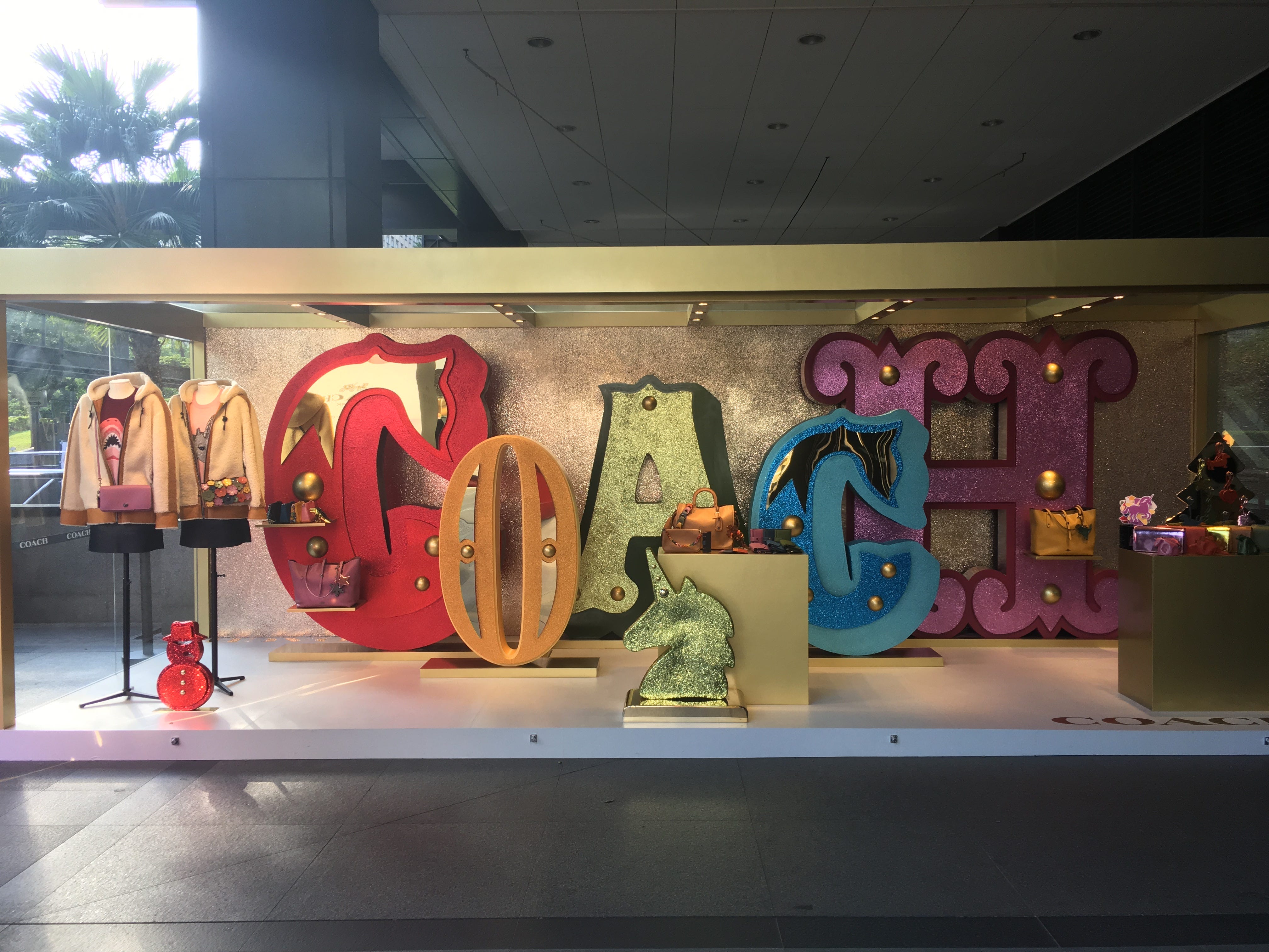 品牌行銷新寵兒 快閃店pop Up Store 快閃店 跟 旗艦店 專門店 臨時櫃 哪裡不同 又是誰帶起這股風潮 By Grace Chang Medium