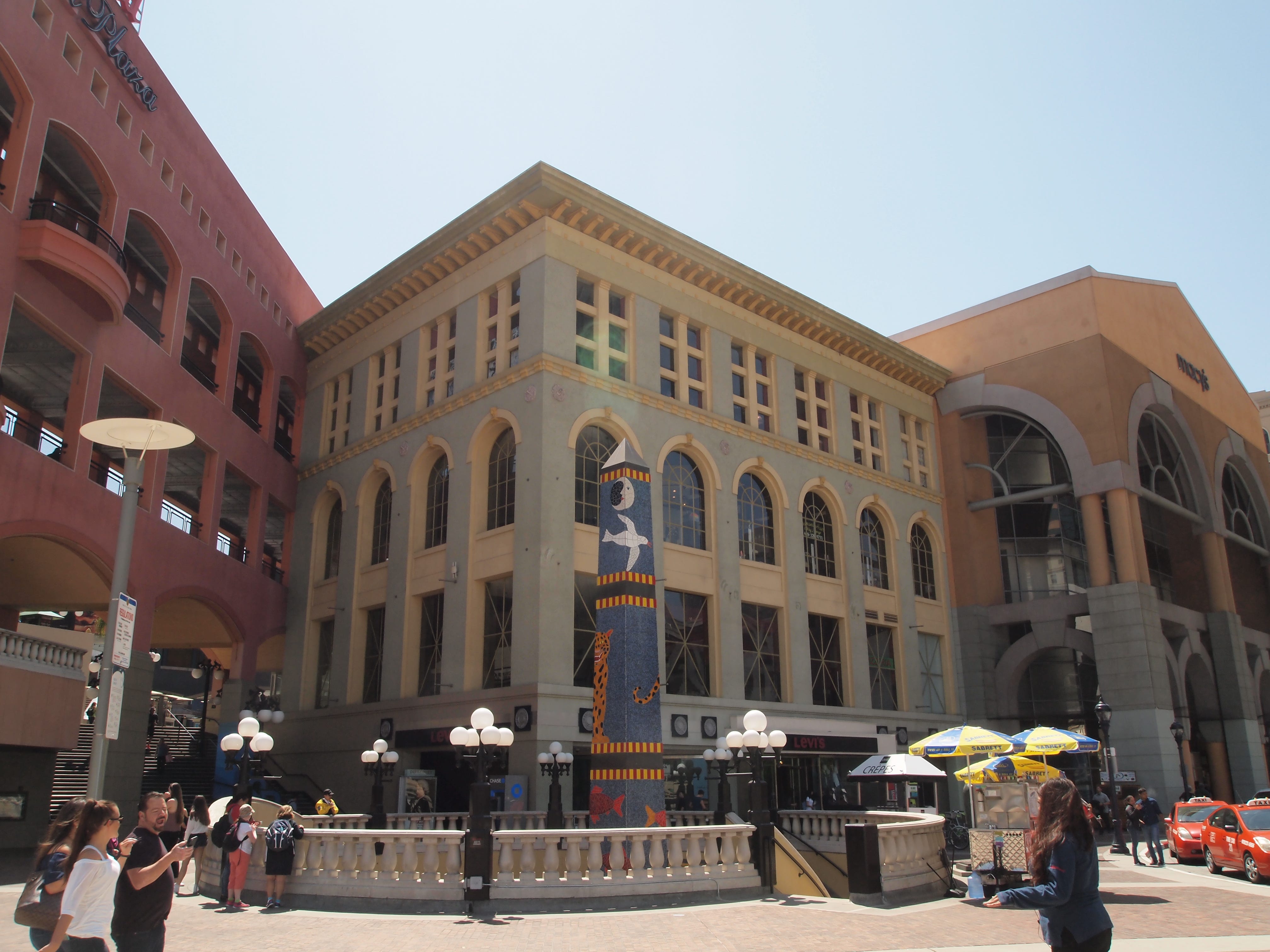 levis horton plaza