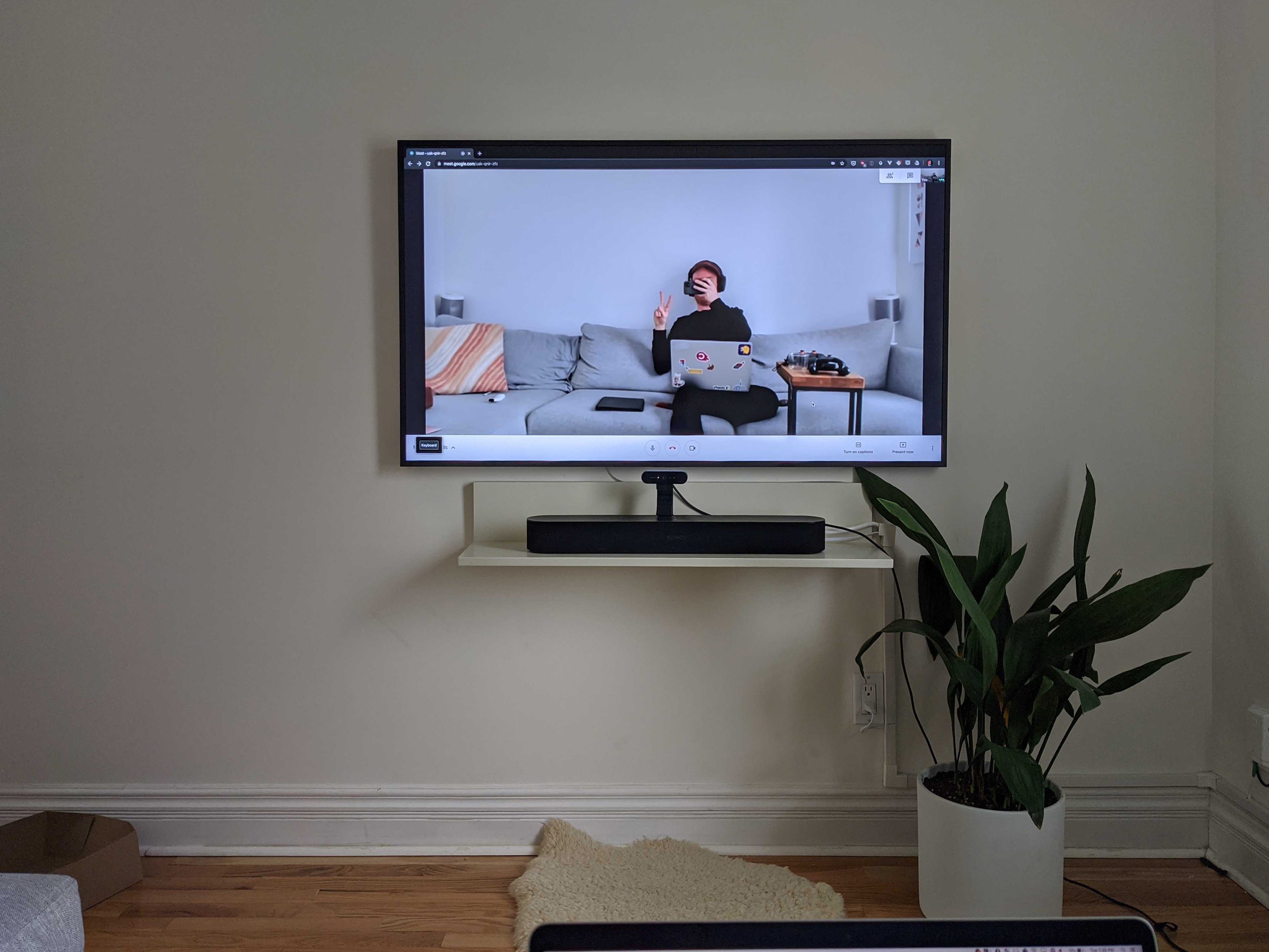 How To Turn Your Tv Into A Remote Meeting Paradise Onezero