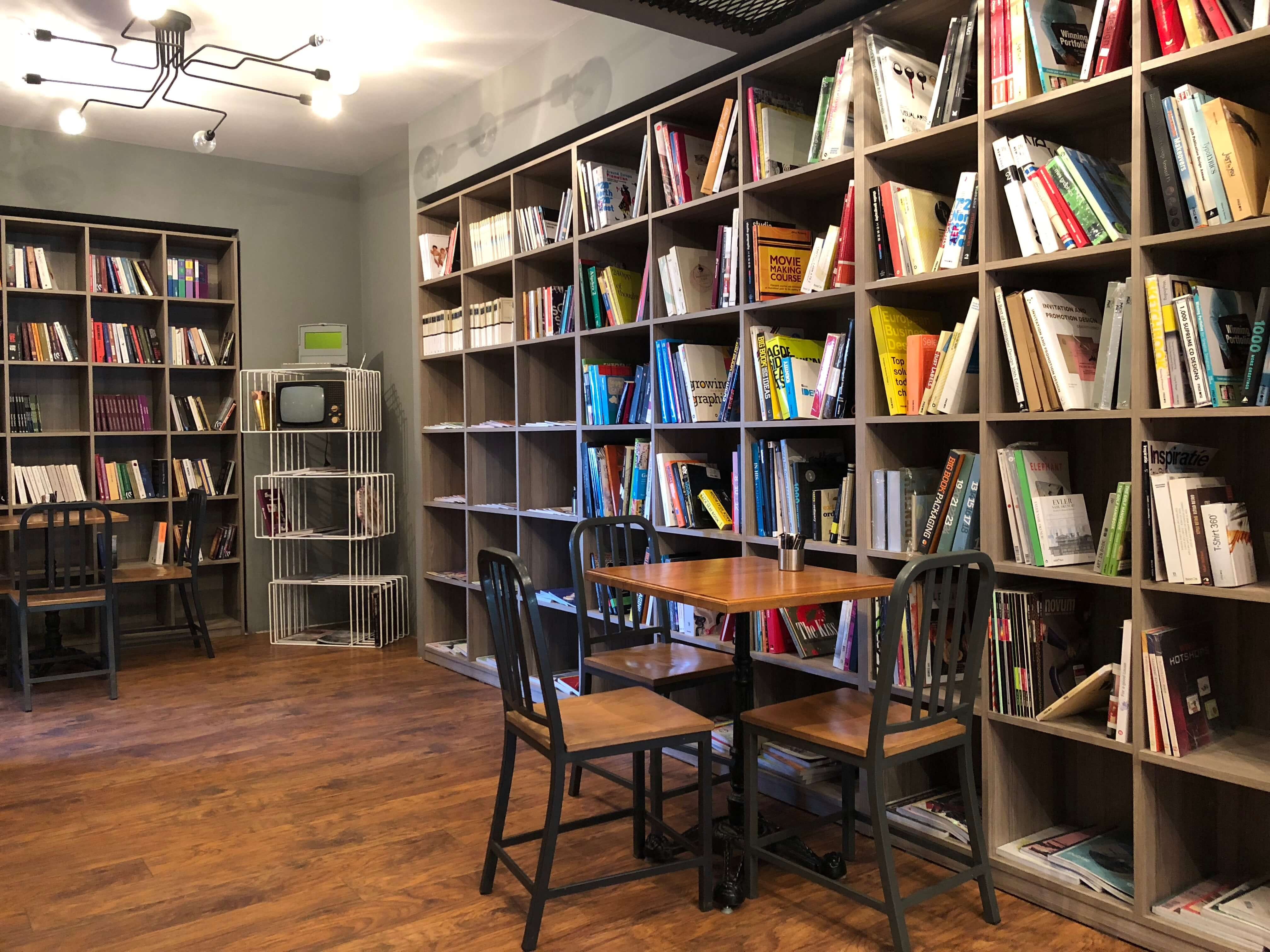 Tasarim Bookshop Cafe Kadikoy De Kitaplarin Arasinda Nezih By Begum Moralioglu Remoteistanbul Medium