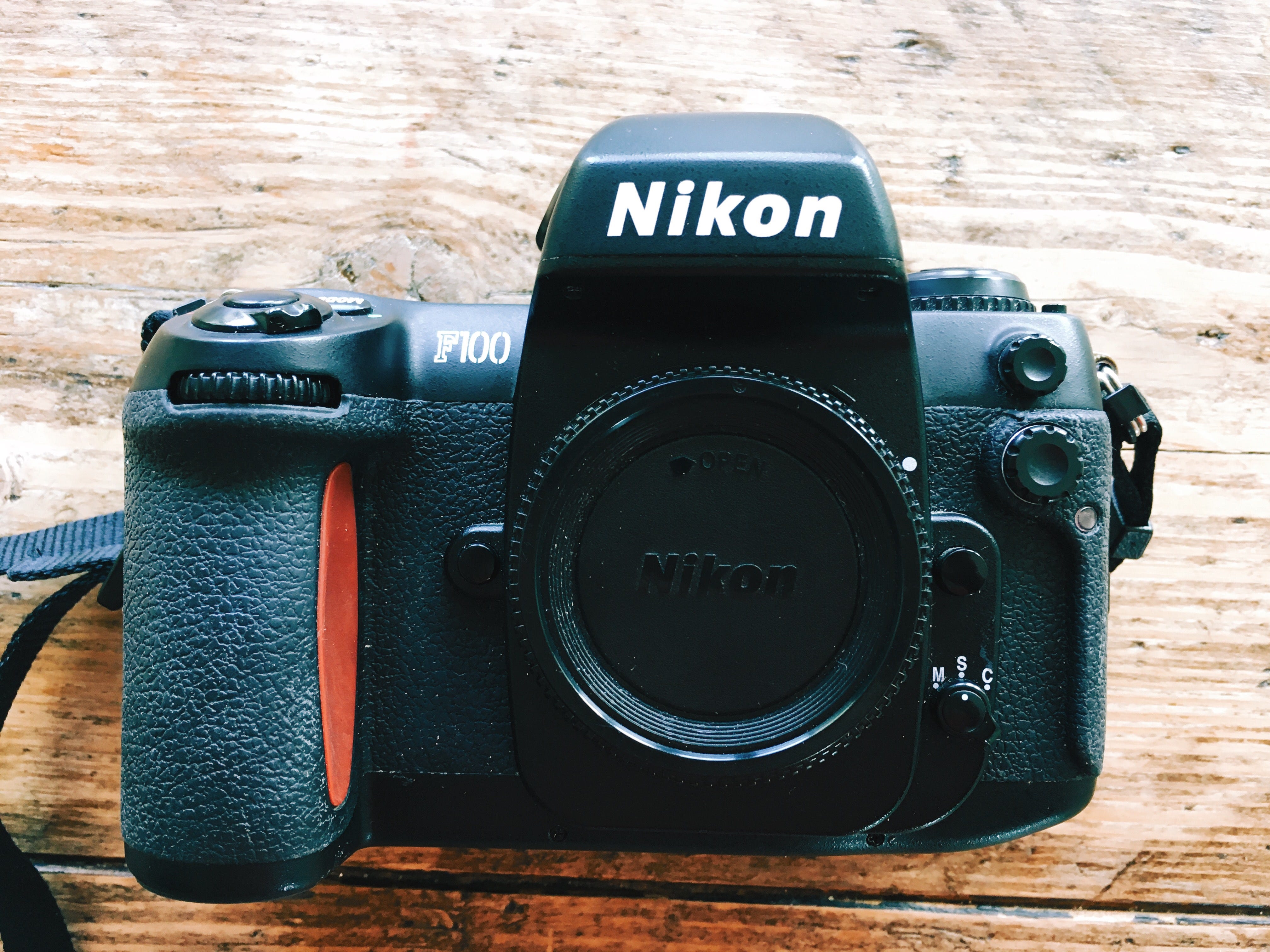 Nikon F100 Review. Is this the best film camera for most