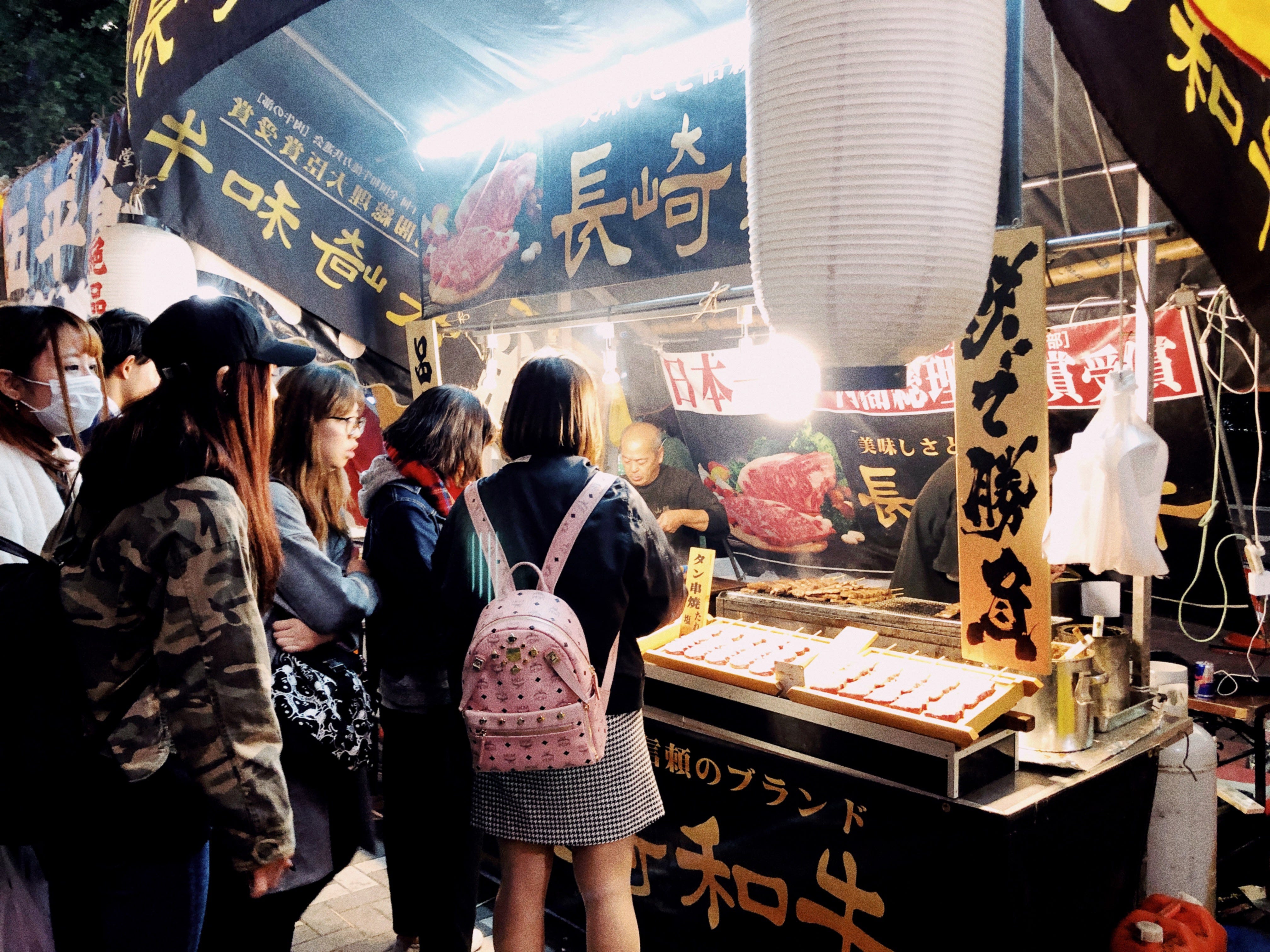 花園神社大酉祭 酉の市 位於新宿的花園神社一年兩度的大祭 一直被視為保佑商業繁盛 總是讓大家趨之若鶩 此 By Garfield Wang S Story Medium