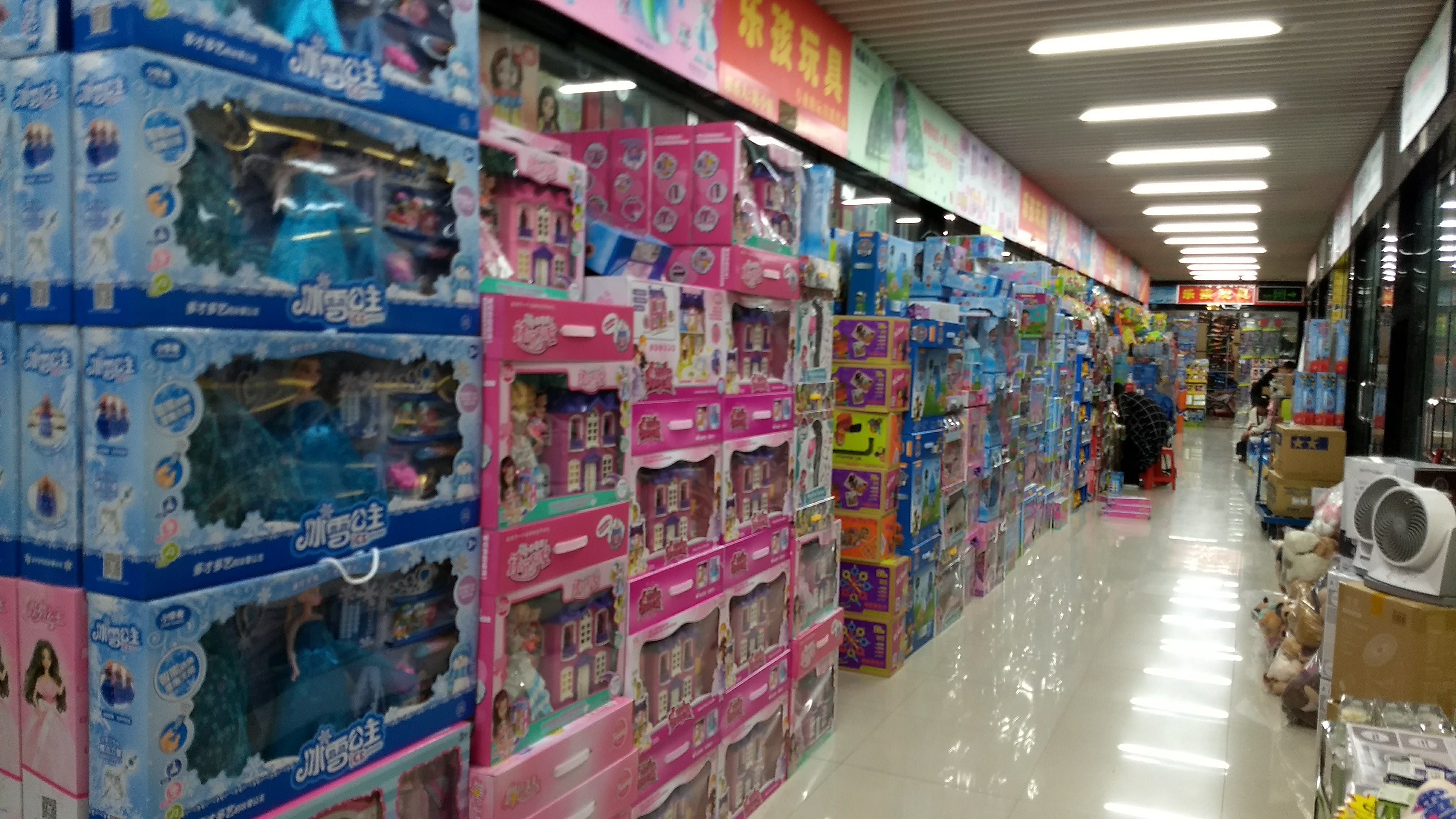 wholesale market for toys
