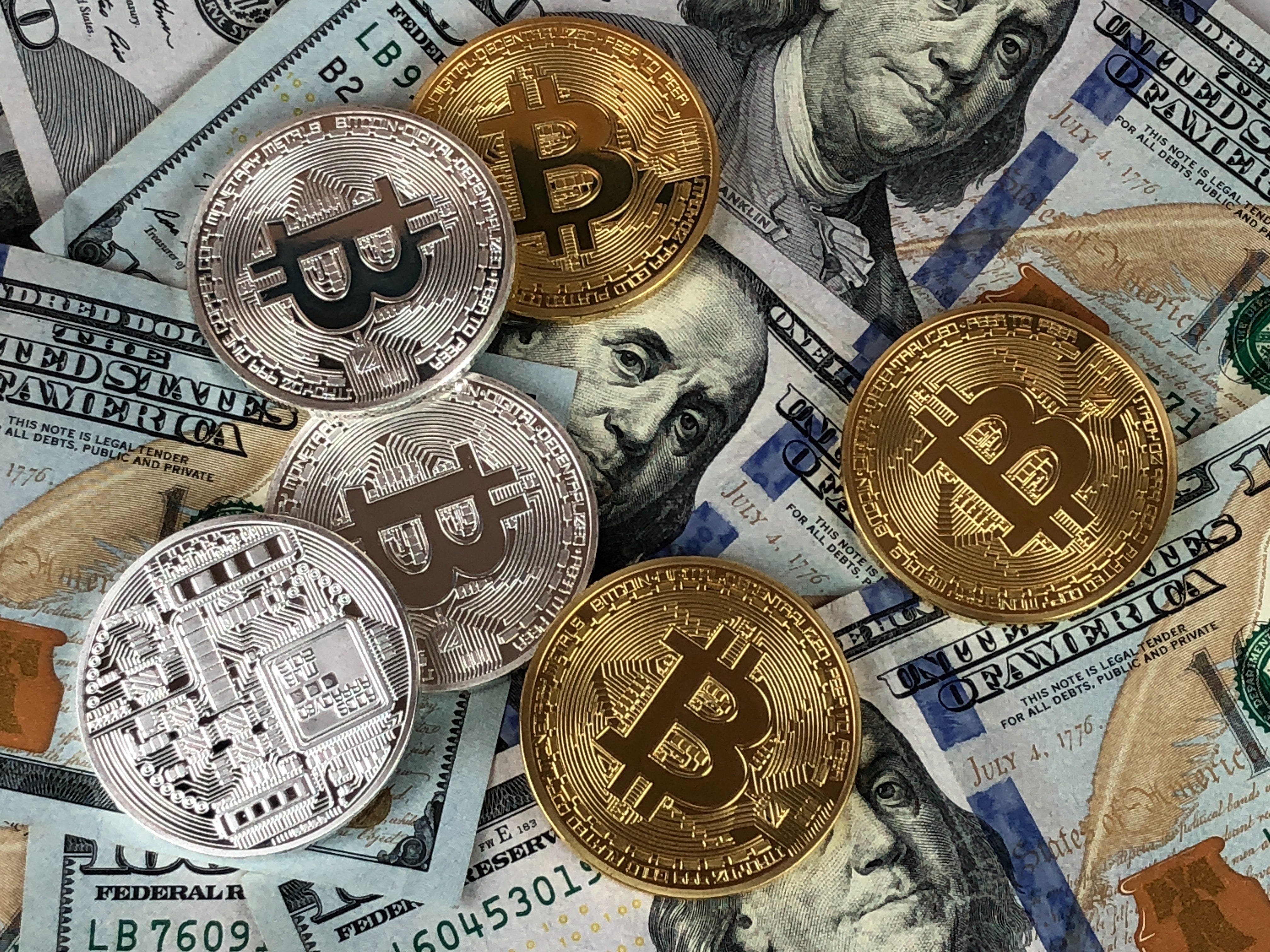 Avantajele și dezavantajele investiției într-o nouă criptomonedă