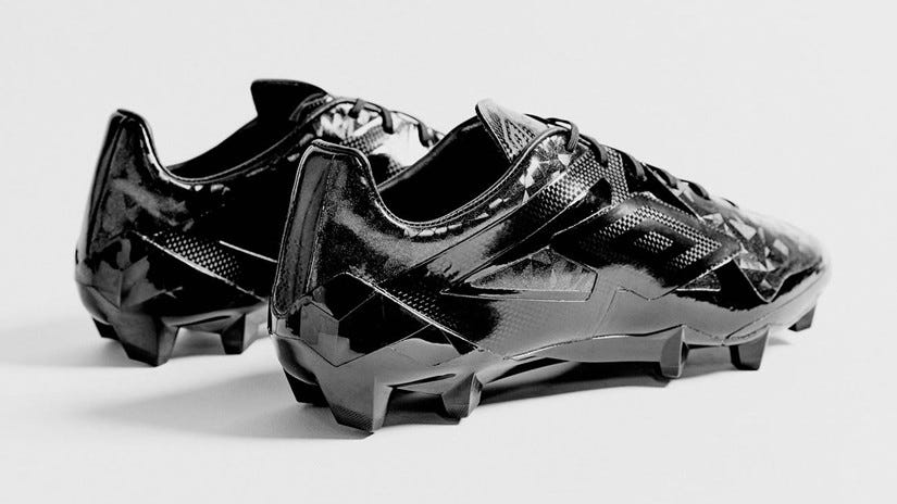 Por si los extrañabas, Umbro trae de regreso la tendencia de los chimpunes  negros | by FútbolFemenino.tv | FutbolFemenino | Medium