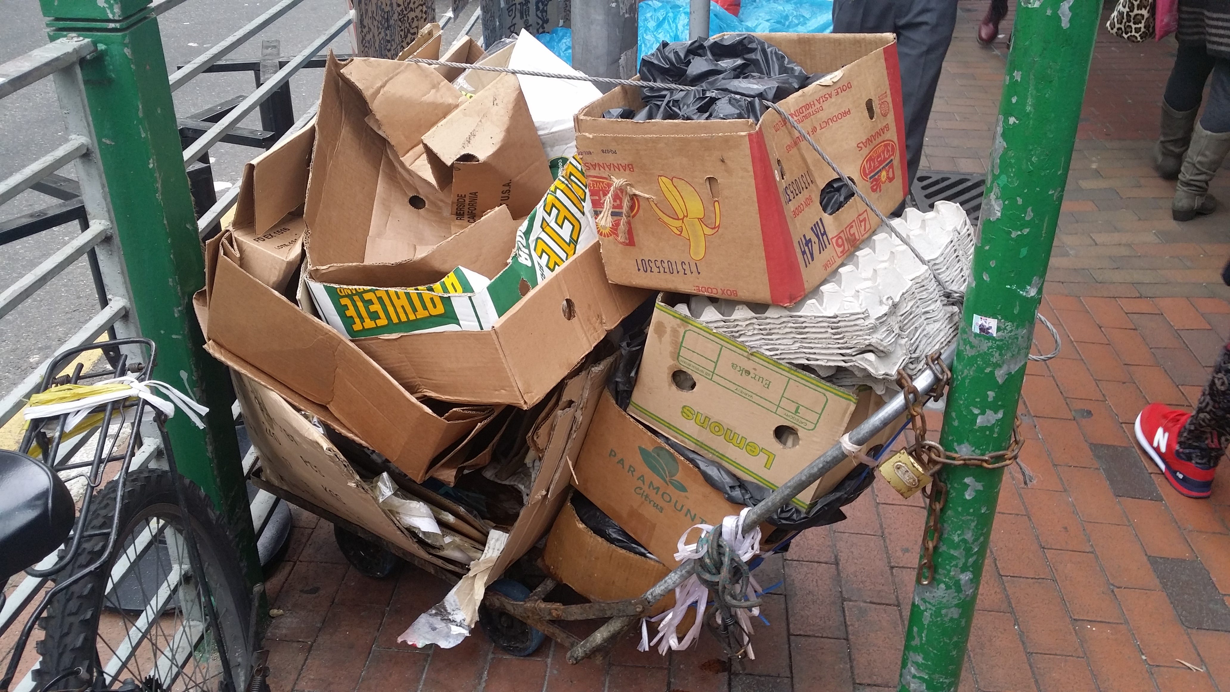 The Use of Cardboard Boxes reflect Hong Kong Life Style and Material