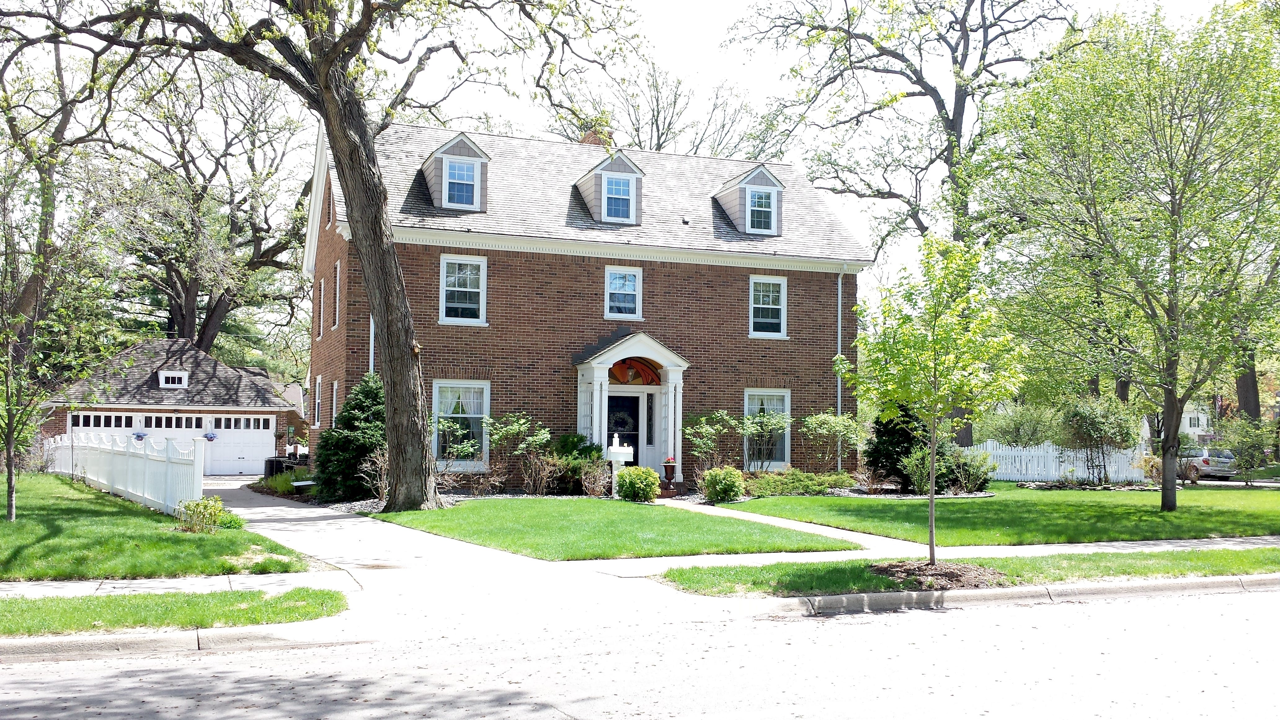 North Central Howe. A neighborhood’s residential core often… by Max