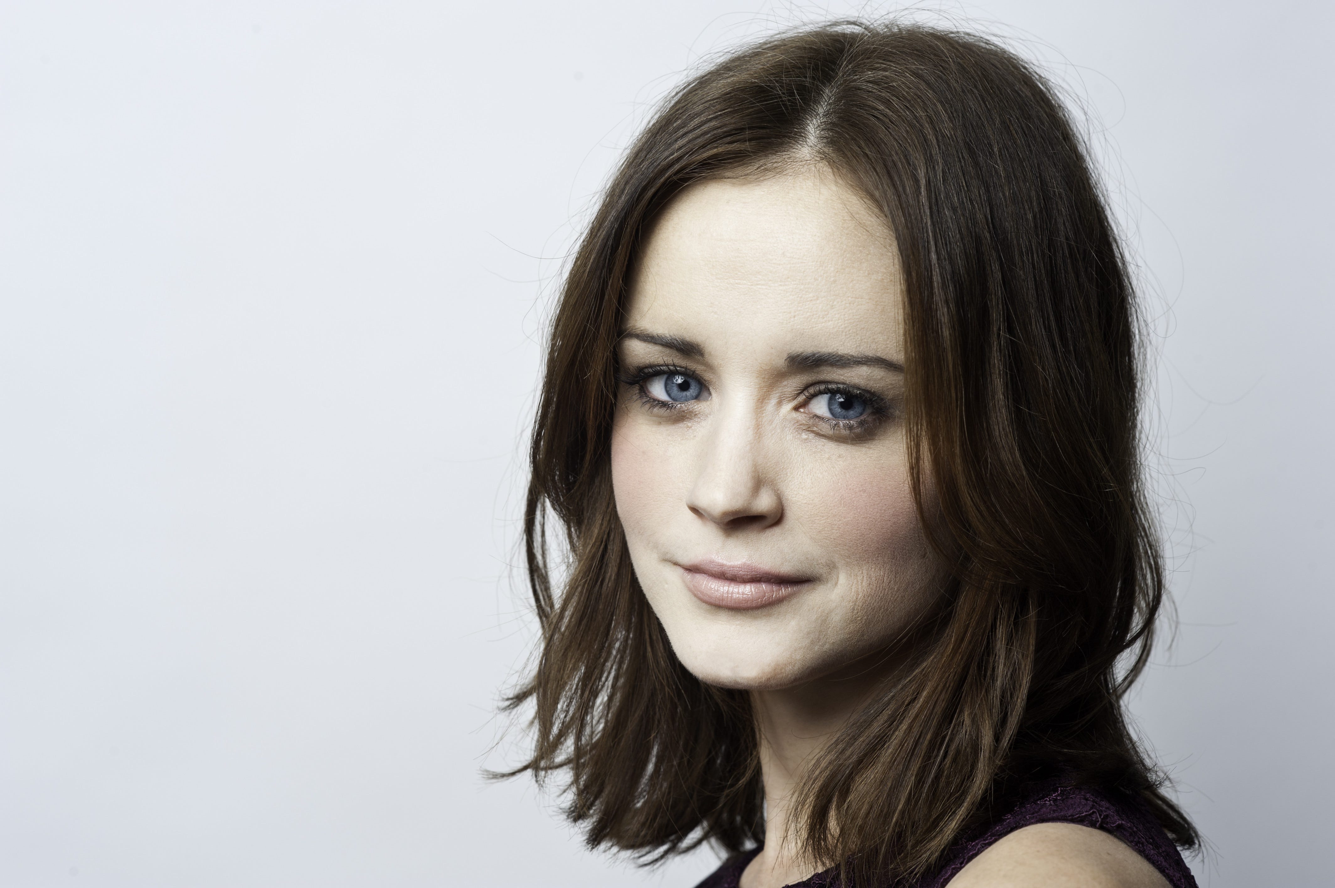 Alexis Bledel Short Biography Net Worth And Carrier Highlights