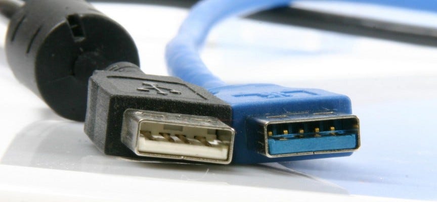 Differences And Benefits of USB 2.0 vs USB 3.0 | by Quantum Cabling | Medium