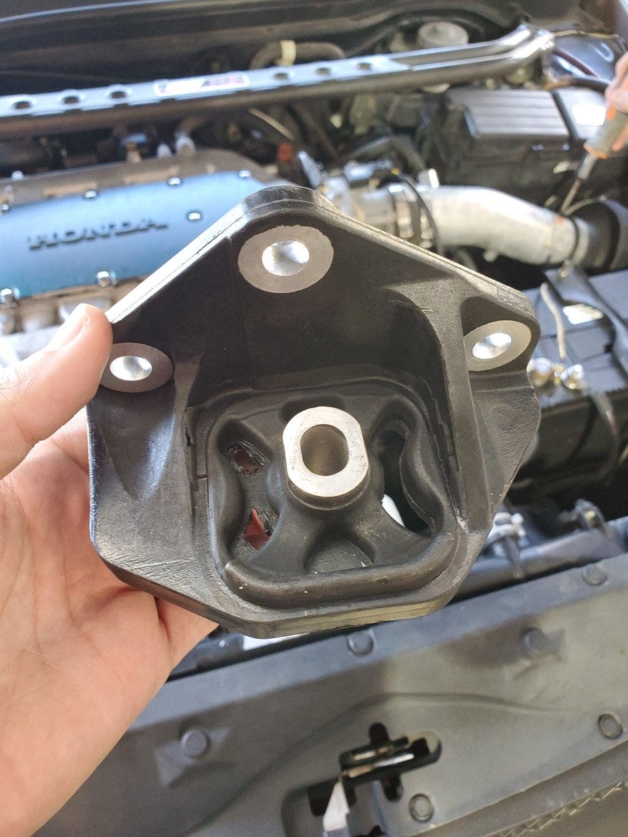 🔧 How to Install a Transmission Mount ⚙️ by Joel Guerra Medium