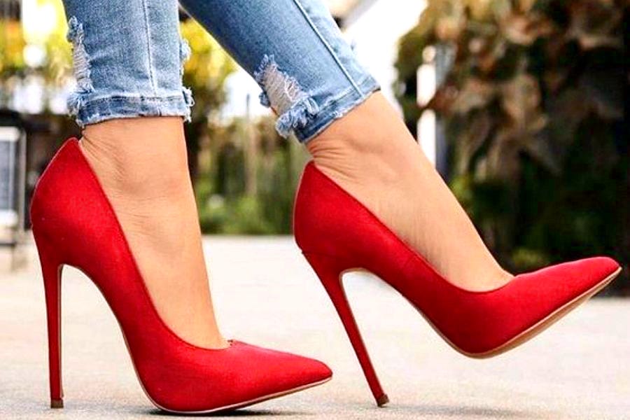 Un fuerte del poder femenino. Tacones rojos — zapatos de mujer para… | by  tu estilo moda mujer | Medium