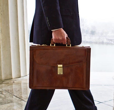 El mae y los maletines. Los maletines o bolsos de son… | by ¡Cultívese, | Medium