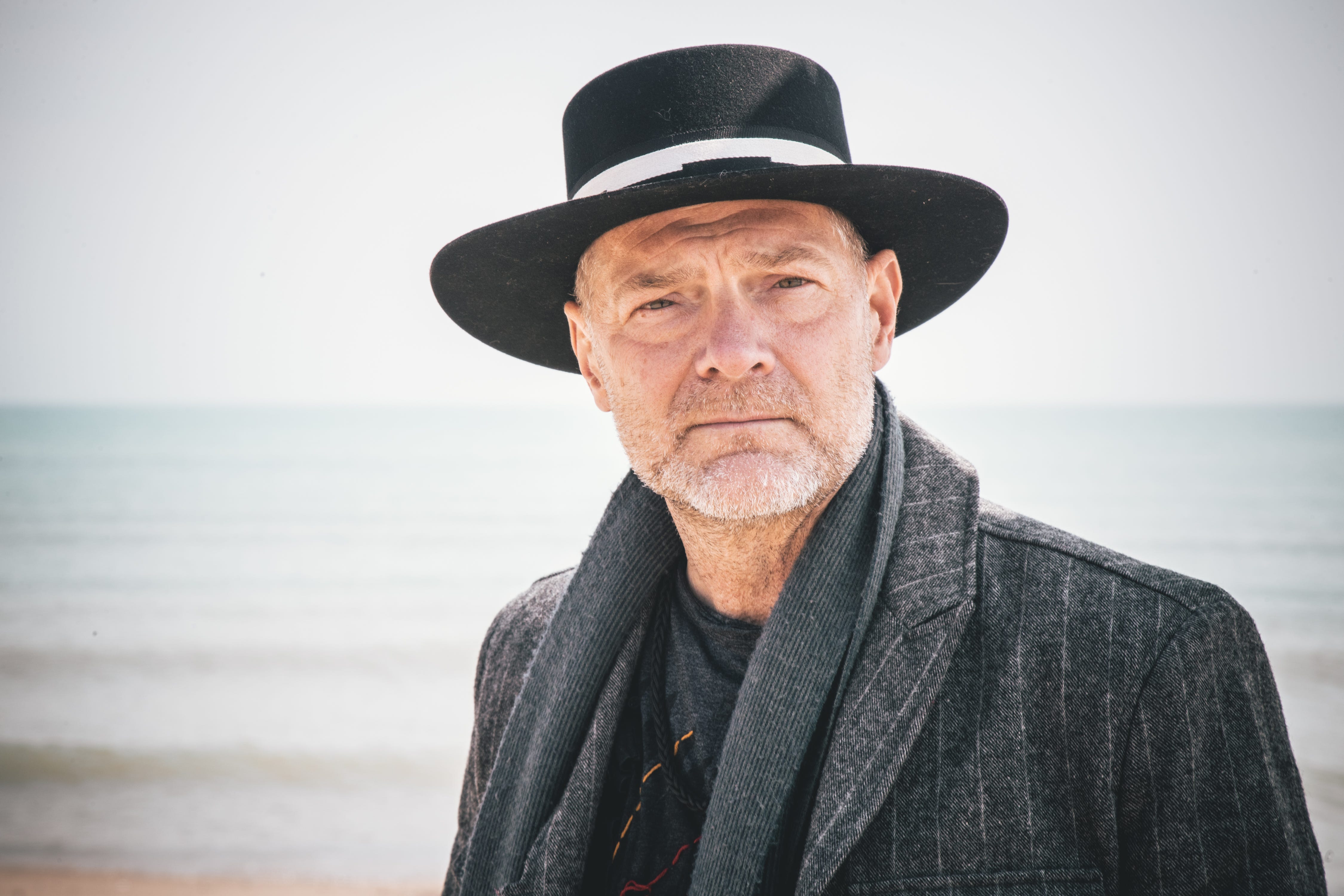 Premiere Les Stroud Throws Down The Gauntlet On One Giant Farm