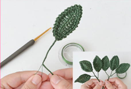 how to crochet a rose with leaves