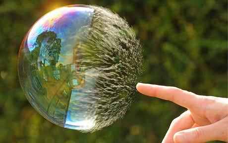 泡沫如果能看破，有什麼難過？. 「我可以計算出天體運行的軌跡，卻算不出人性的瘋狂。」－Isaac Newton | by La Bon | Medium