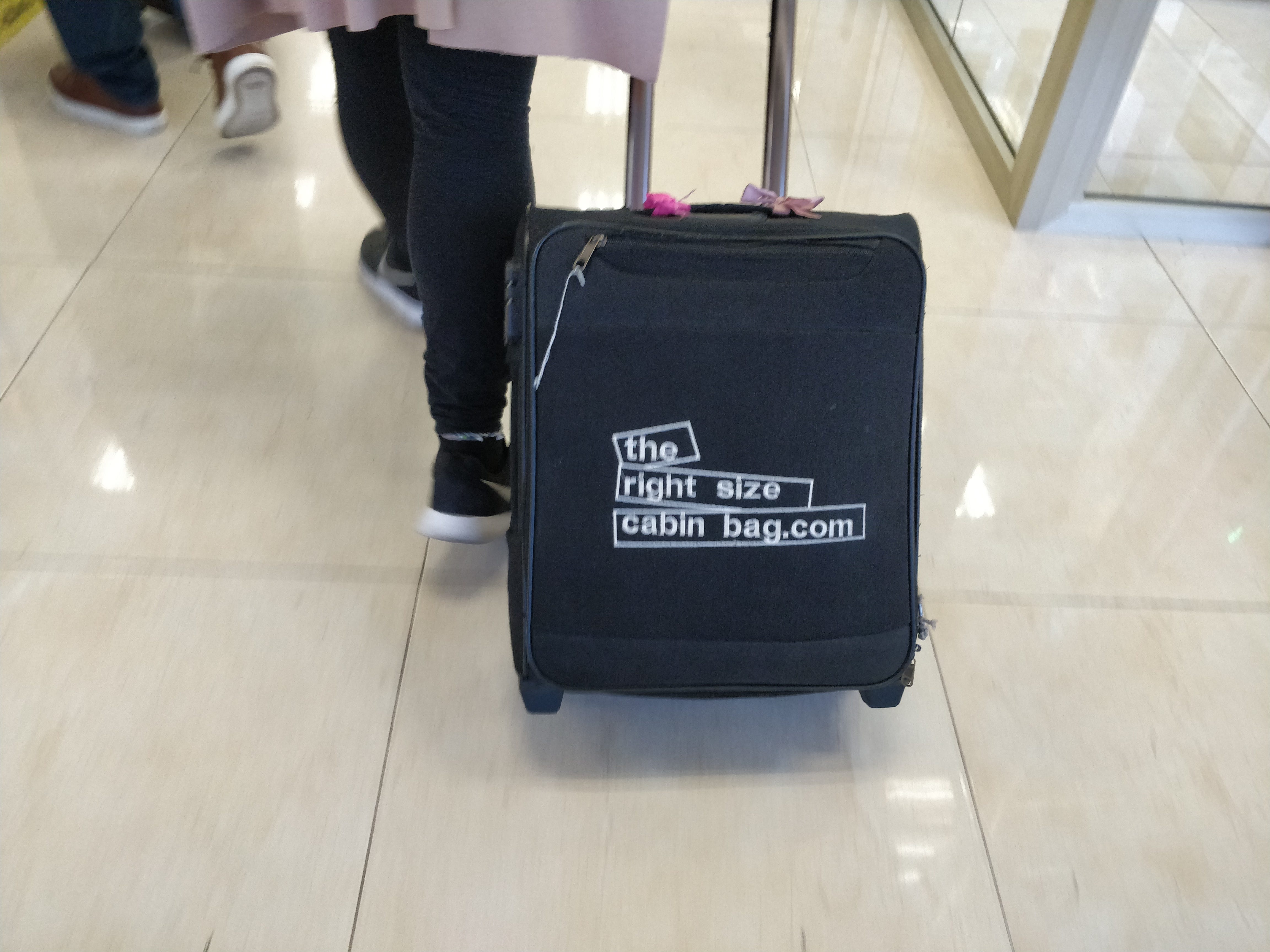 size of hand luggage suitcase