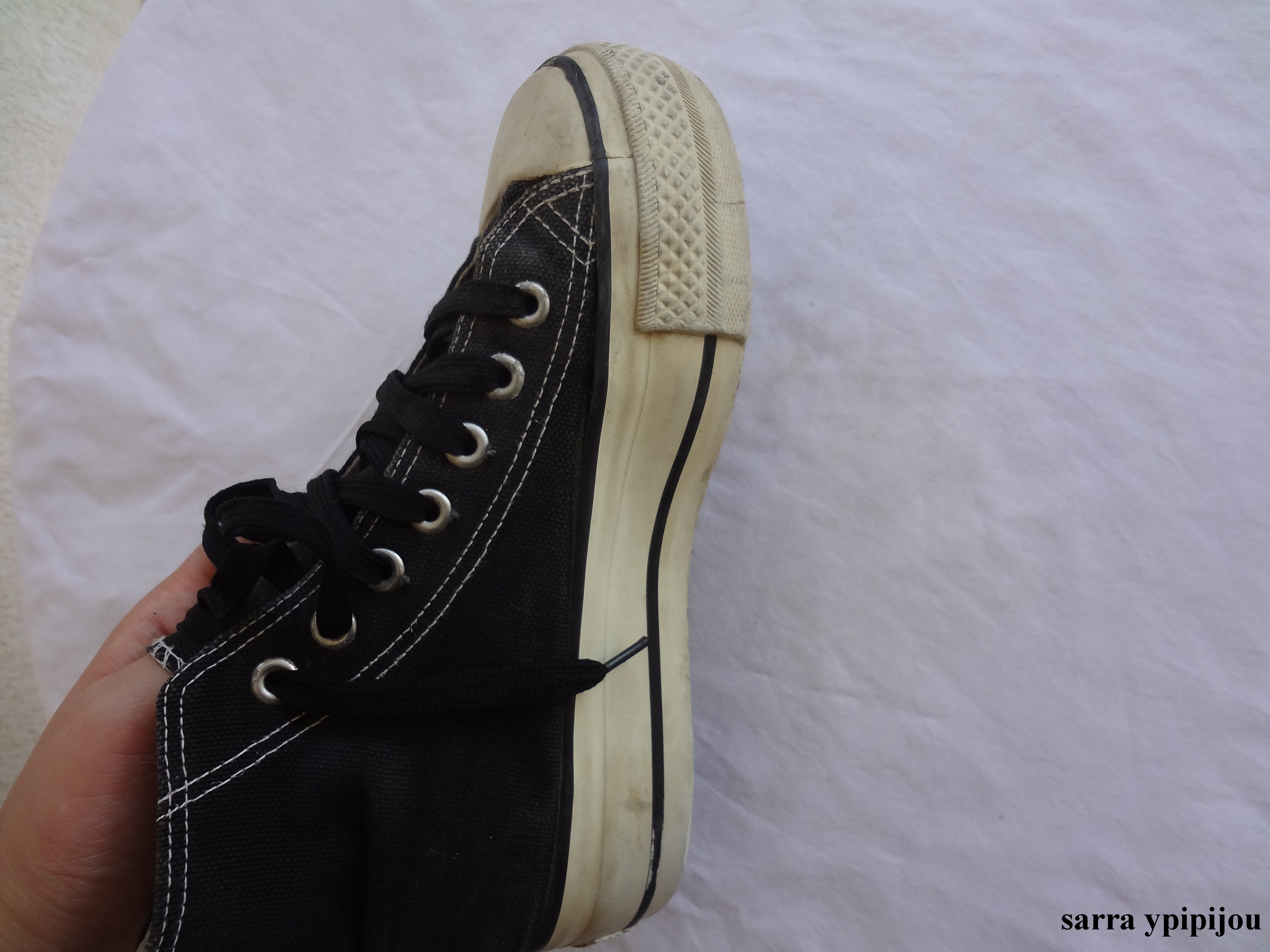 How To Clean Converse Sneakers When They Turn Yellow | by sarra | Medium