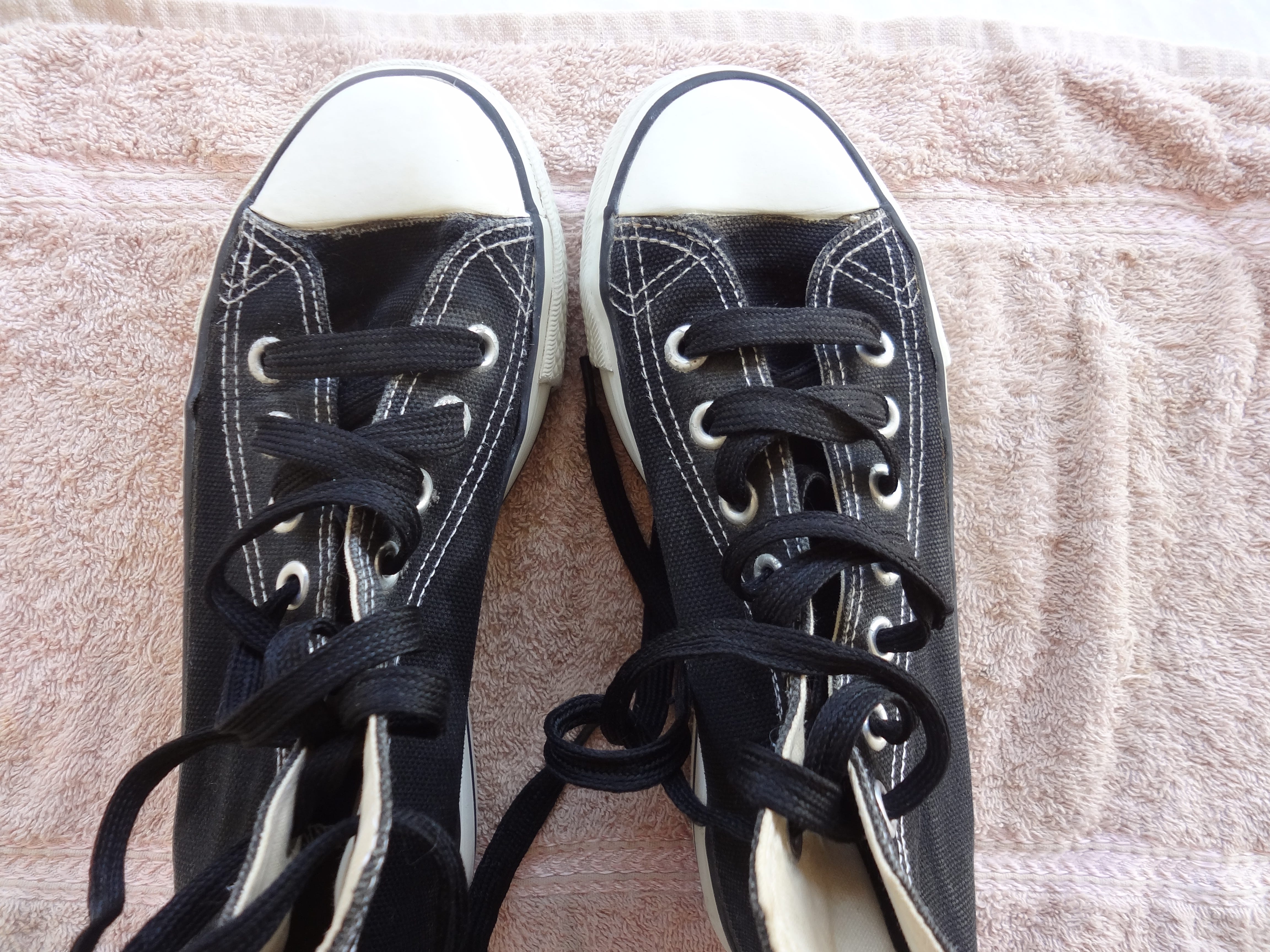 dirty yellow converse