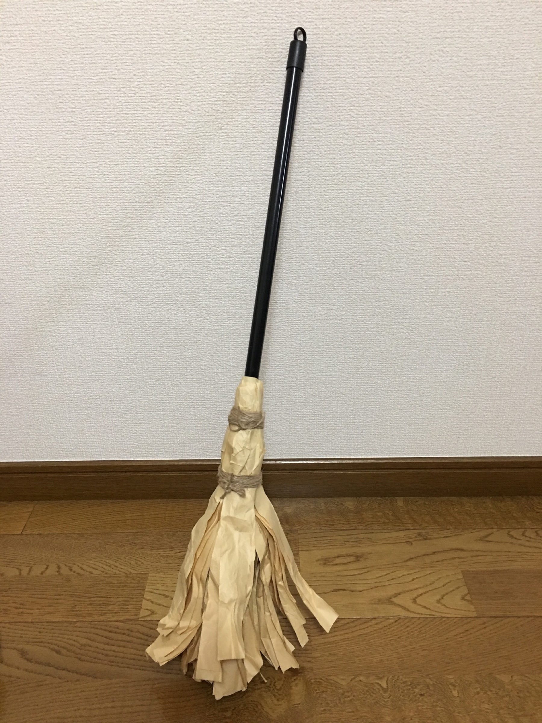 魔女のホウキ を作ってみた 我が家の小さな魔女のために 魔女のホウキ を作りました By Junichi Kohmura 愛に生きるライオン