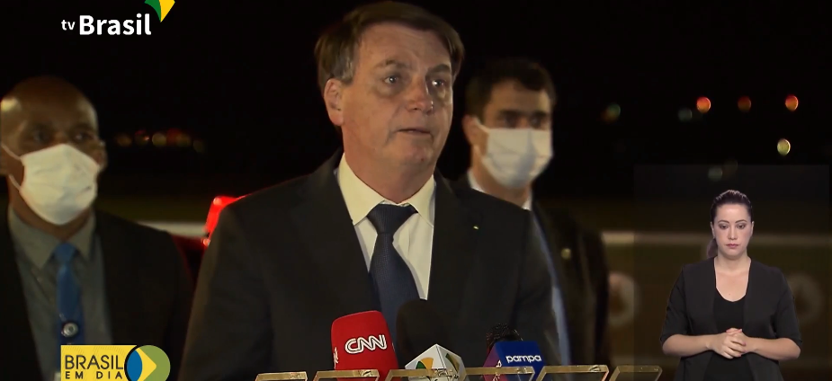 Bolsonaro anunciando a recriação do Ministério das Comunicações