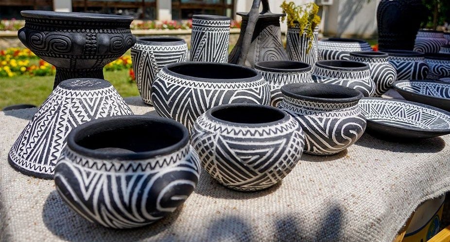 Romanian ceramics Vadastra.. Vădastra is a village in Romanaţi (now… | by  Stefan Georgeta | Medium